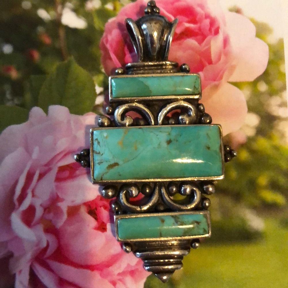 Vintage Turquoise set in 925 sterling silver. This piece is unique.